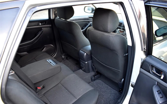 Toyota Avensis cena 18900 przebieg: 220000, rok produkcji 2006 z Elbląg małe 704